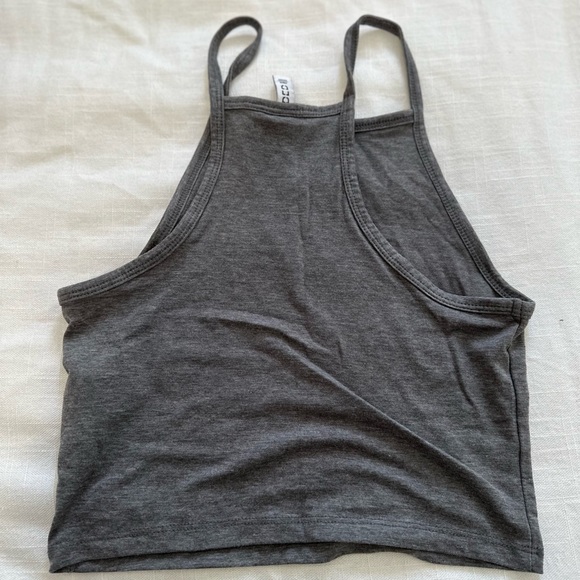 2 basic crop tops - Picture 3 of 4